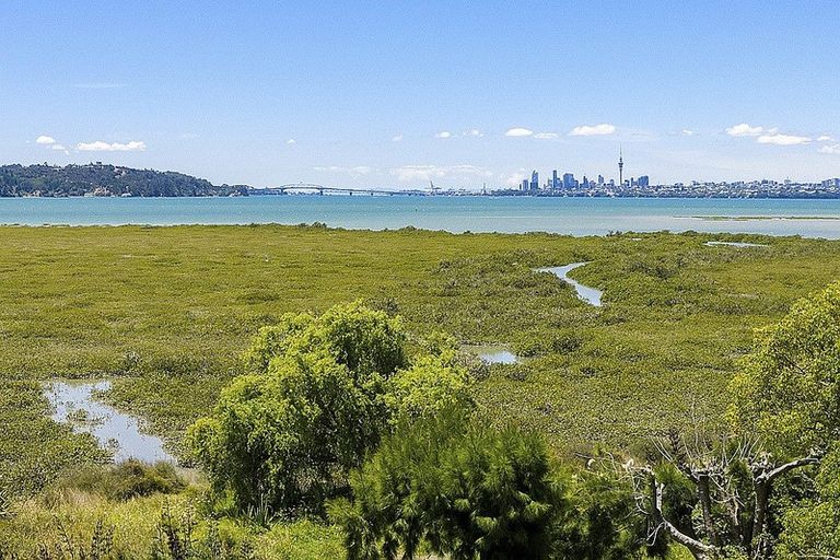Photo of property in 38a Rewarewa Road, Te Atatu Peninsula, Auckland, 0610