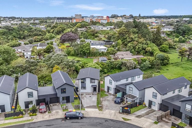 Photo of property in 14 Discovery Place, Marfell, New Plymouth, 4310