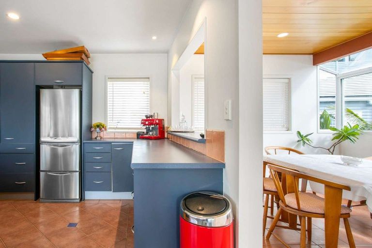 Photo of property in 129 Hobsonville Road, West Harbour, Auckland, 0618