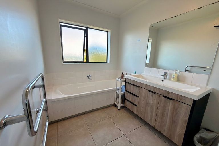 Photo of property in 10 Mary Forgham Drive, Greenhithe, Auckland, 0632