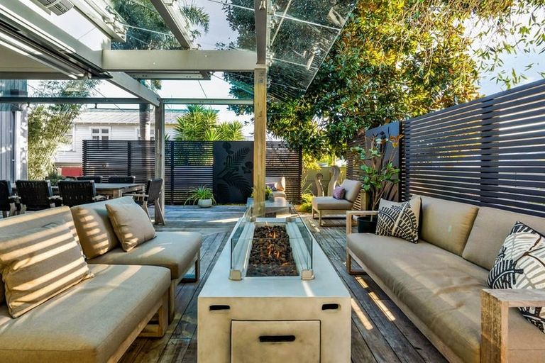 Photo of property in 208 Powderham Street, New Plymouth, 4310