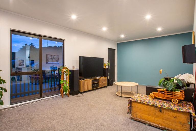 Photo of property in 63 Omapere Street, Whitby, Porirua, 5024