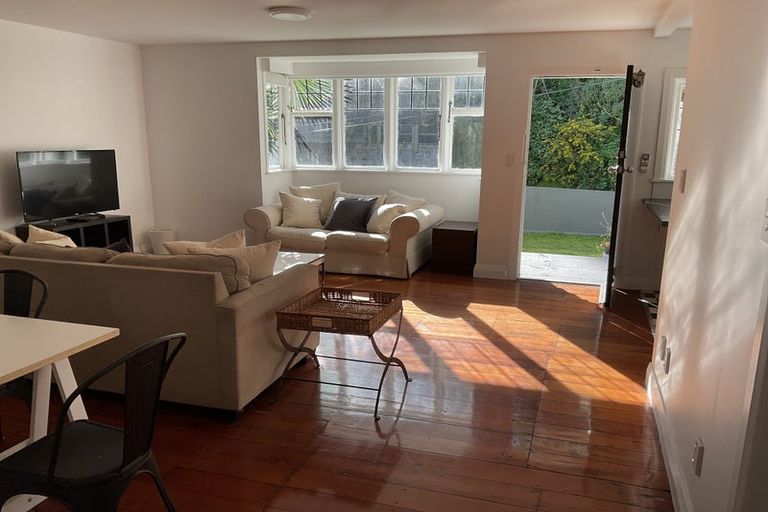 Photo of property in 2b Wilkinson Street, Oriental Bay, Wellington, 6011