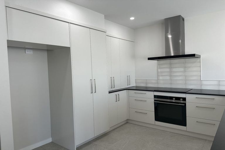 Photo of property in 15 George Yee Place, Taradale, 4112