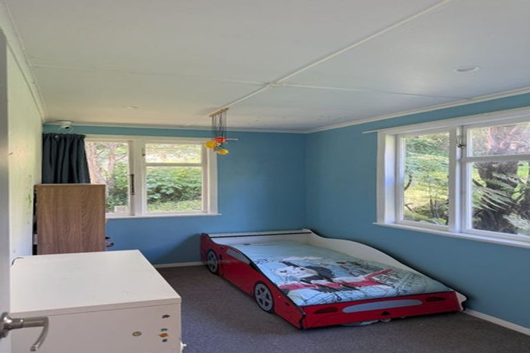 Photo of property in 6 Gloucester Street, Cannons Creek, Porirua, 5024