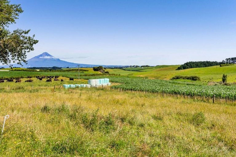 Photo of property in 150 Wirihana Road, Hawera, 4674