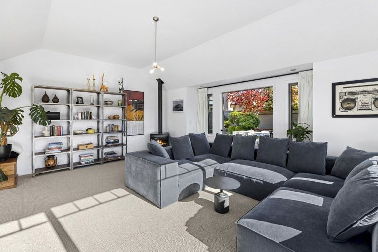 Photo of property in 100 Kings Drive, Wanaka, 9305