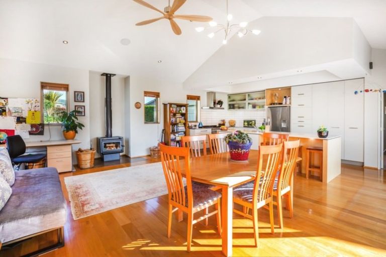 Photo of property in 4 Lamont Place, Waikanae, 5036