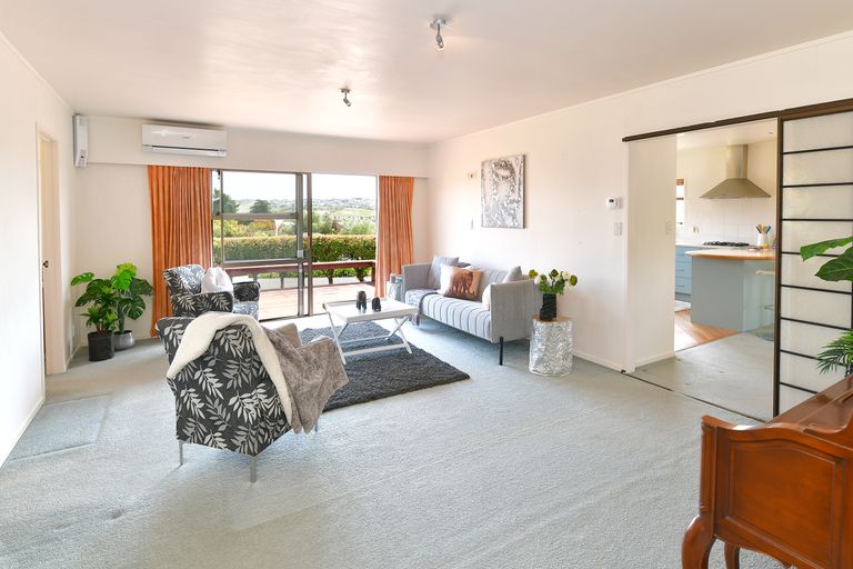 Photo of property in 77 Matija Place, Red Beach, 0932