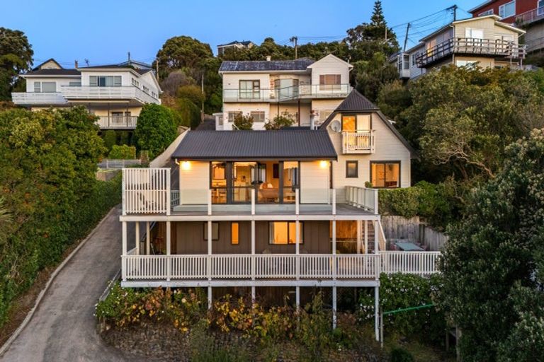 Photo of property in 147 Seatoun Heights Road, Miramar, Wellington, 6022