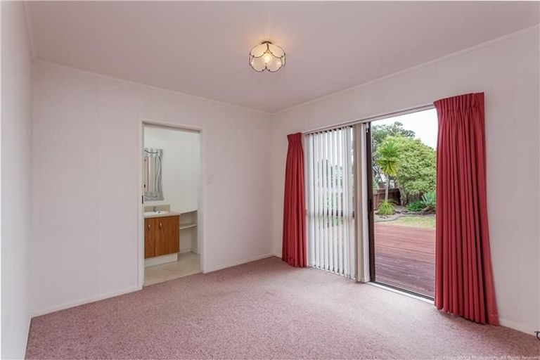 Photo of property in 63 Hassan Drive, Massey, Auckland, 0614