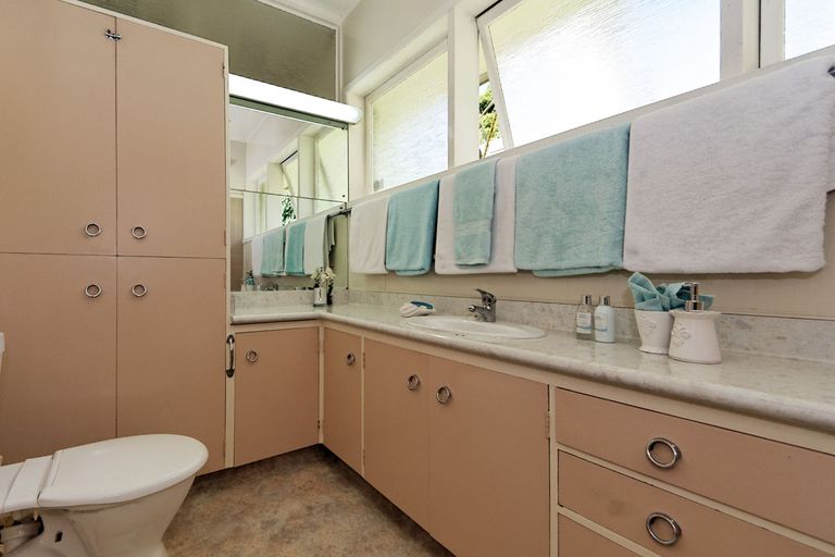 Photo of property in 47 Kopiko Road, Titirangi, Auckland, 0604