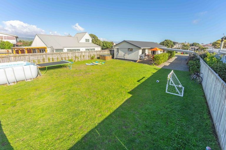 Photo of property in 7 Eruini Street, Waikanae Beach, Waikanae, 5036