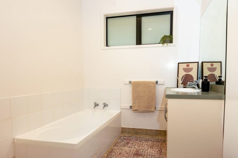 Photo of property in 30 Cabeleigh Drive, Helensville, 0800