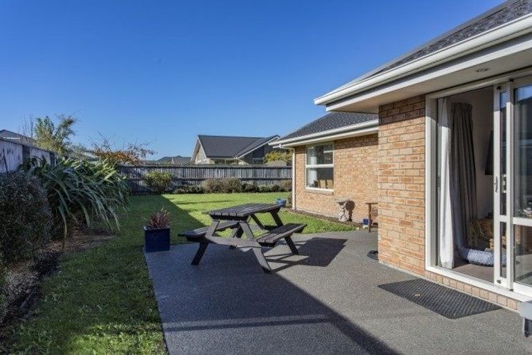 Photo of property in 40 Huntingdon Drive, Rangiora, 7400