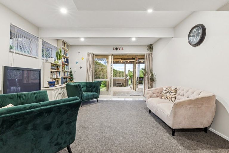 Photo of property in 1410 Whangaparaoa Road, Army Bay, Whangaparaoa, 0930