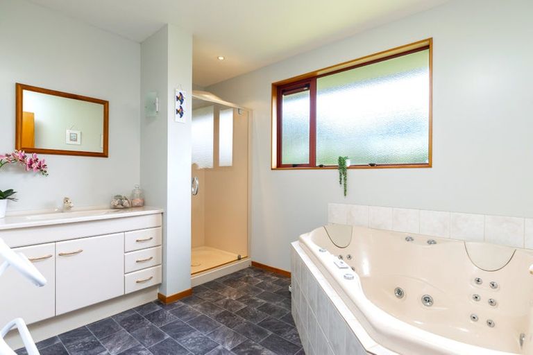 Photo of property in 14 Moana View Road, Waikawa, Picton, 7220