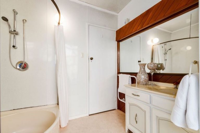 Photo of property in 24 Tawa Crescent, Manurewa, Auckland, 2102