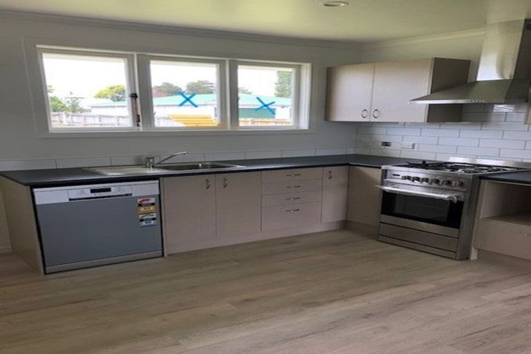 Photo of property in 27 Hill Crescent, Papakura, 2110