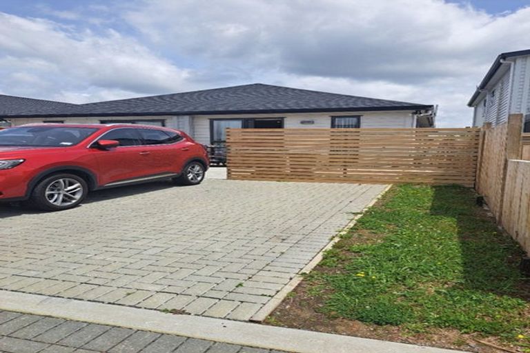 Photo of property in 20 Rorotu Avenue, Karaka, 2113