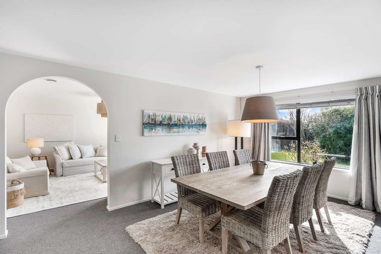 Photo of property in 8 Dulcie Place, Harewood, Christchurch, 8051