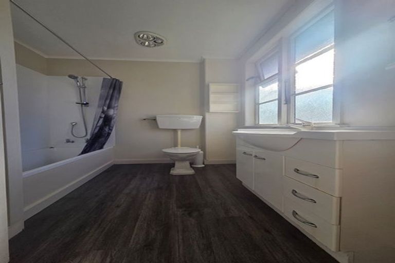 Photo of property in 356 Oxford Terrace, Avalon, Lower Hutt, 5011