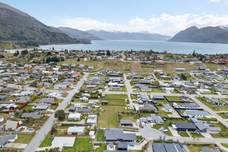 Photo of property in 18 Pennycook Place, Lake Hawea, 9382