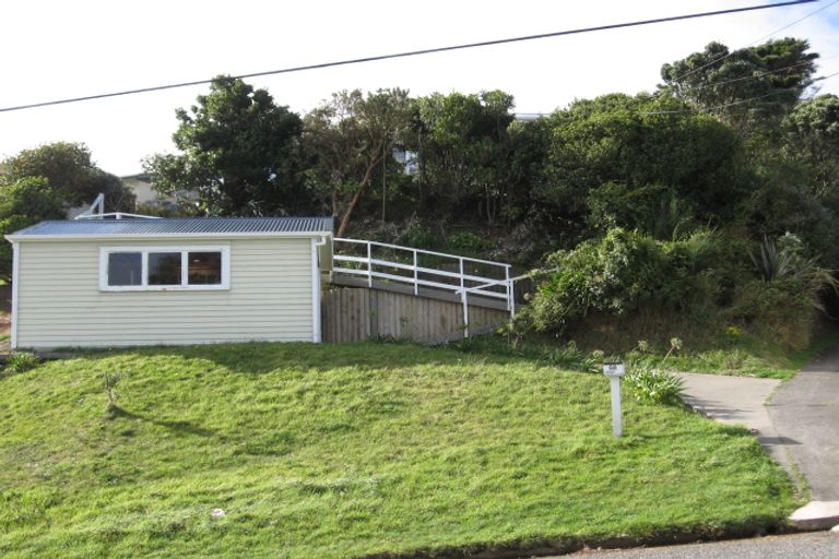 Photo of property in 58 Kenmore Street, Newlands, Wellington, 6037