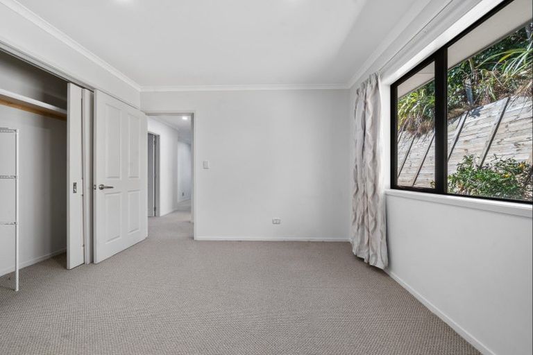 Photo of property in 4 Frederick Place, Whalers Gate, New Plymouth, 4310