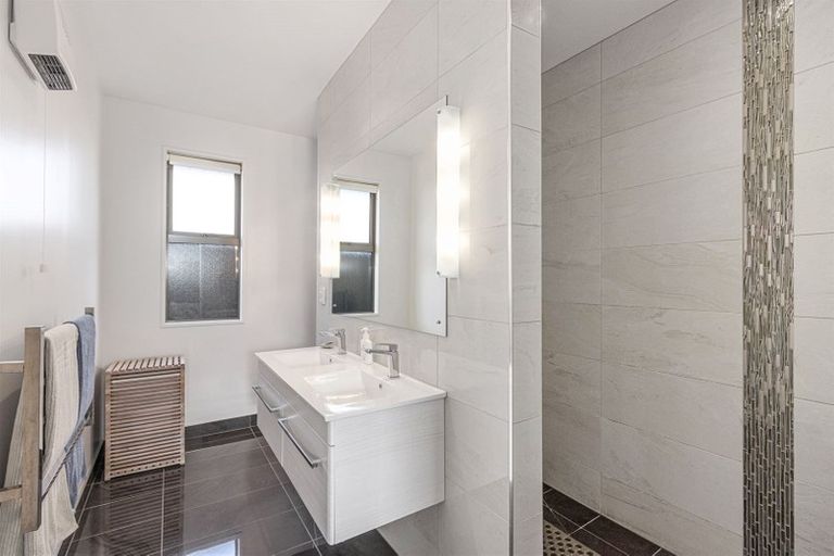 Photo of property in 14 Crown Close, Prebbleton, 7604