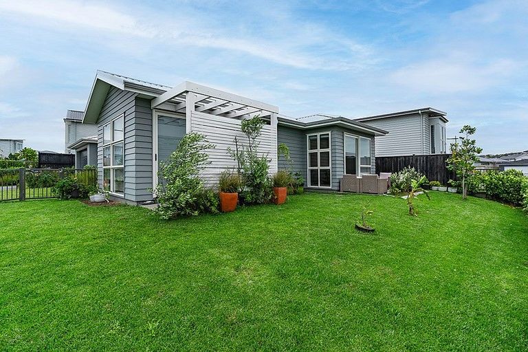 Photo of property in 24 Tyler Davies Drive, Red Beach, 0932