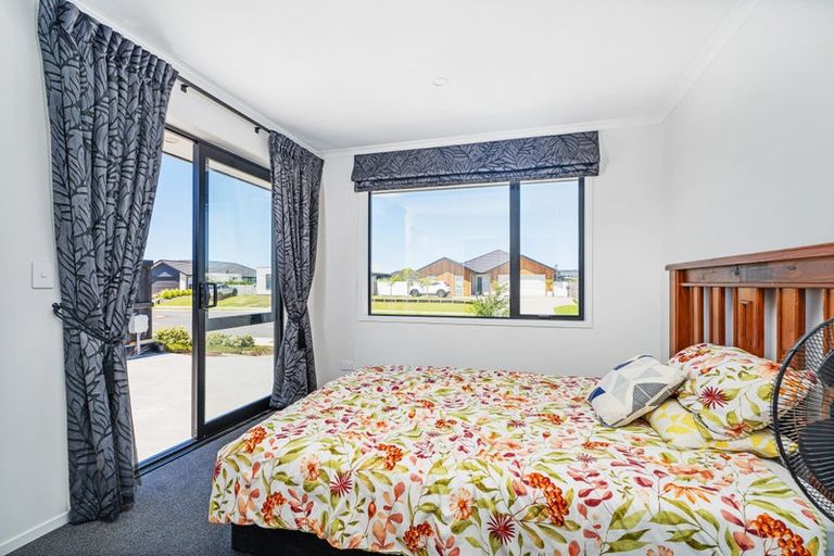 Photo of property in 10 Onerere Drive, Whitianga, 3510