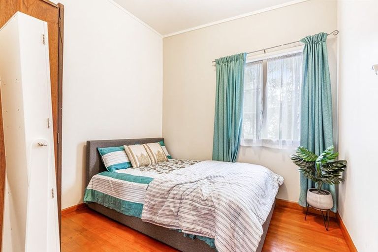 Photo of property in 27 Withers Road, Glen Eden, Auckland, 0602