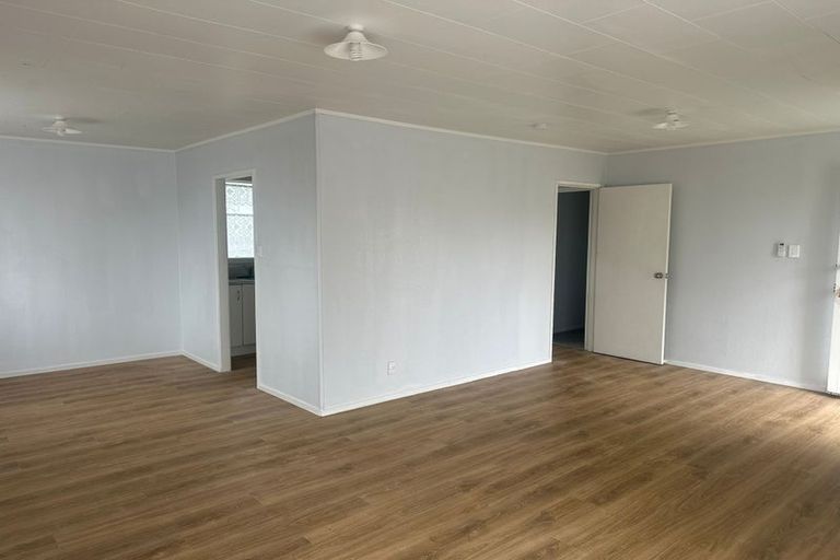 Photo of property in 1/58 Te Irirangi Drive, Clover Park, Auckland, 2019
