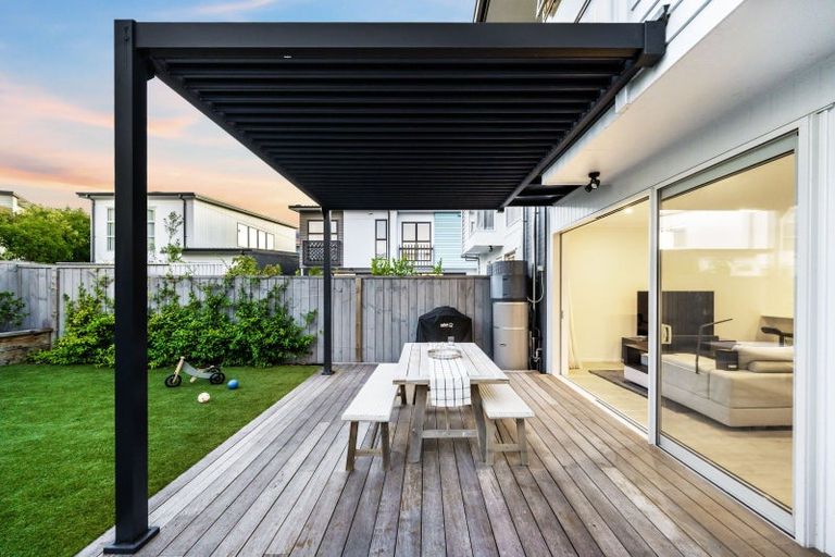 Photo of property in 24 Ian Morrison Road, Hobsonville, Auckland, 0616