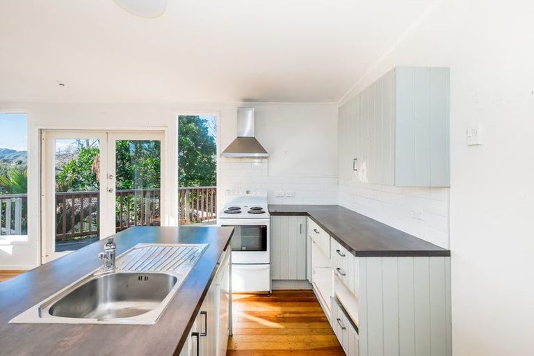 Photo of property in 14 Kowhai Grove, Raumati Beach, Paraparaumu, 5032