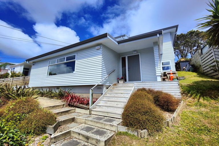 Photo of property in 22 Huntingdon Street, Northland, Wellington, 6012