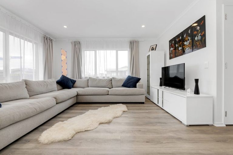 Photo of property in 21 Whareatua Avenue, Takanini, 2112