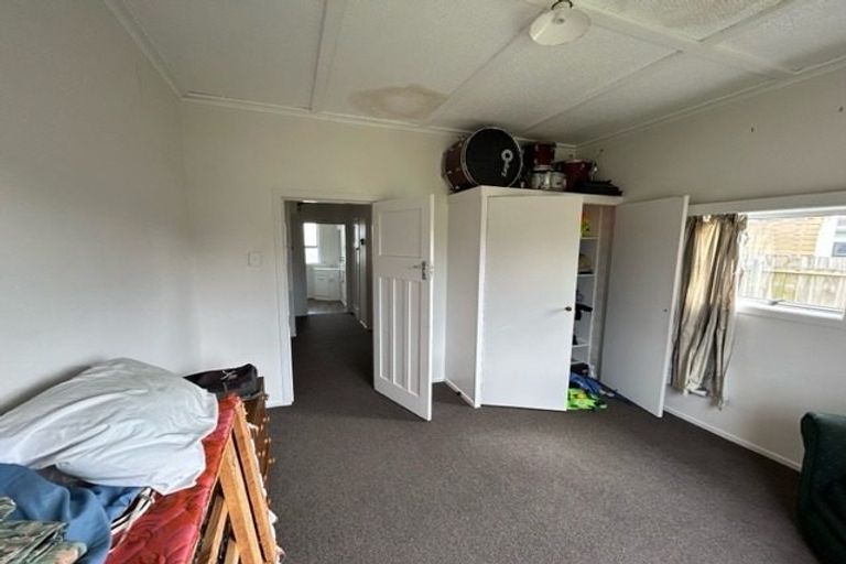 Photo of property in 5 Strange Street, Waitara, 4320