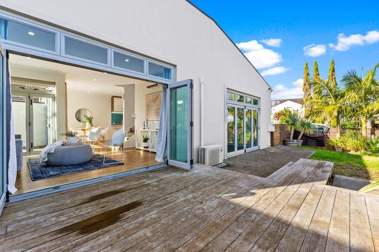 Photo of property in 11f Clearwater Cove, West Harbour, Auckland, 0618