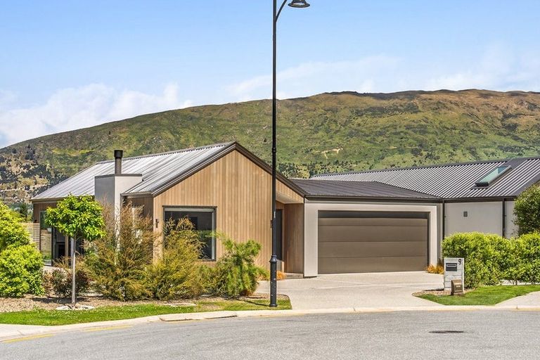 Photo of property in 9 Mcdonald Street, Wanaka, 9305