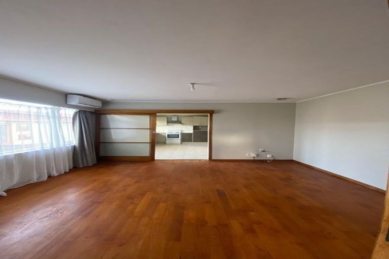 Photo of property in 27 Dale Crescent, Pakuranga, Auckland, 2010