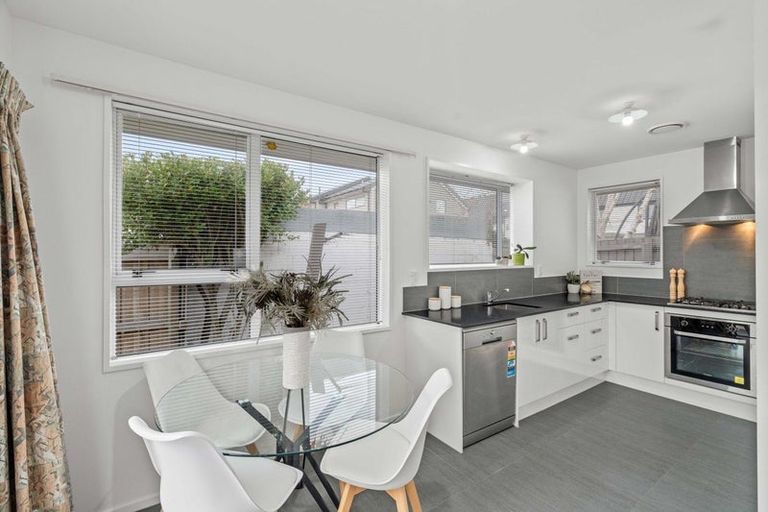 Photo of property in 3/5 Broadbent Street, Riccarton, Christchurch, 8041