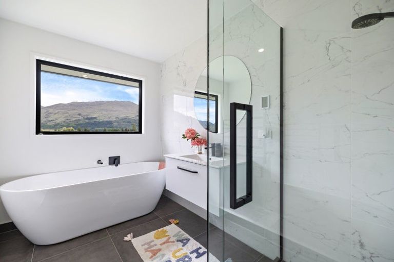 Photo of property in 86 Mountain View Road, Dalefield, Queenstown, 9371