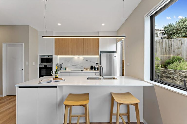 Photo of property in 50d Sandgate Avenue, Botany Downs, Auckland, 2010