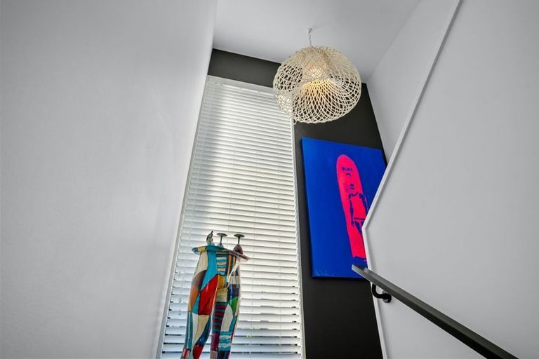 Photo of property in 10 Vaughan Crescent, Murrays Bay, Auckland, 0630