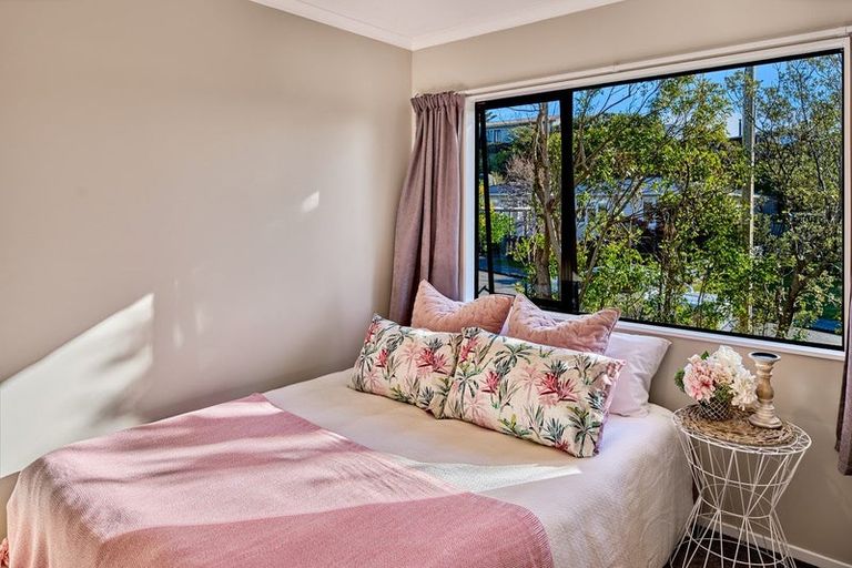 Photo of property in 3 Makora Grove, Paremata, Porirua, 5024