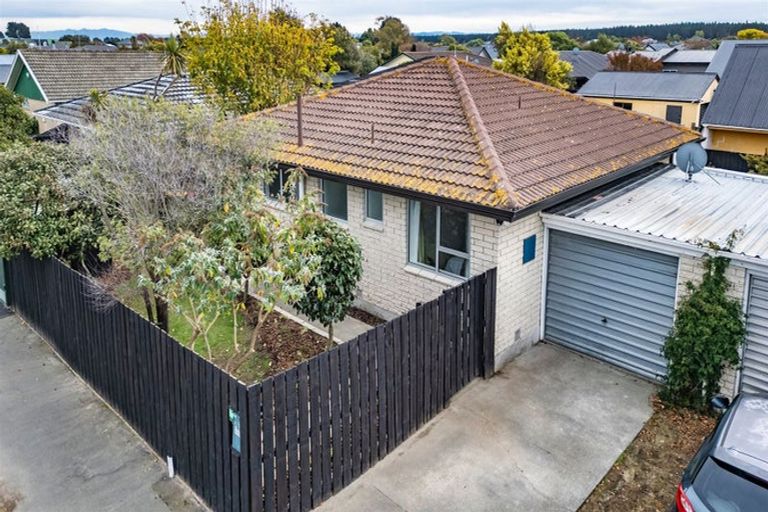 Photo of property in 2/2 Queenspark Drive, Parklands, Christchurch, 8083