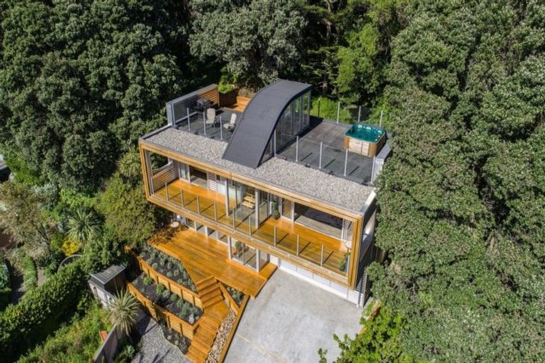 Photo of property in 314a Queens Drive, Lyall Bay, Wellington, 6022