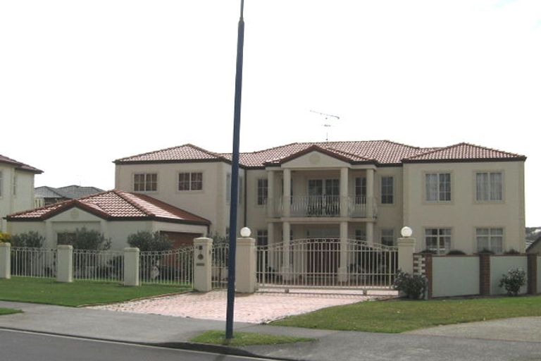 Photo of property in 16 Mansion Court, West Harbour, Auckland, 0618